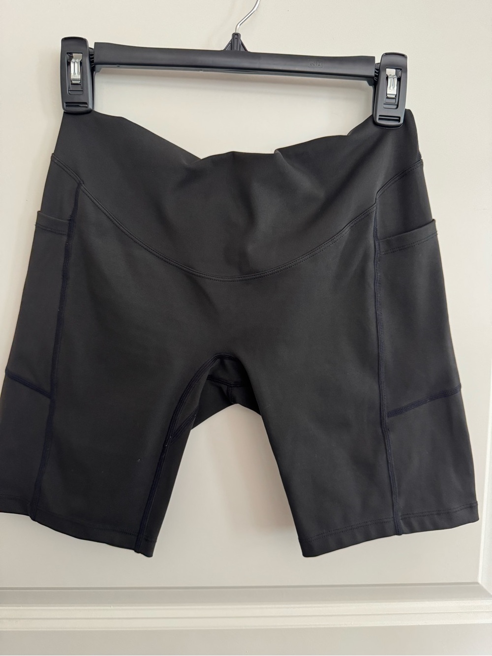 Poshdivah-High-Waist Black Maternity Shorts - Picture 3 of 5